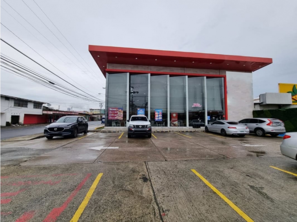 Se Vende hermoso e iluminado local en Rio Abajo