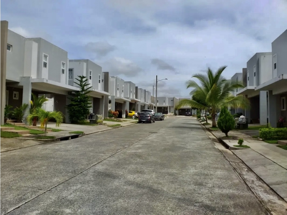 SE VENDE CASA EN PASEO DEL NORTE, BRISAS DEL GOLF $240,000 AM — foto 5