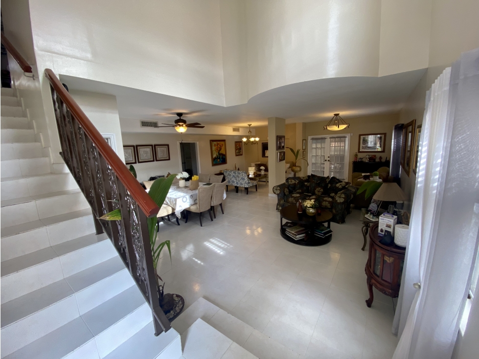 SE VENDE HERMOSA CASA EN FUENTES DEL FRESNO $670,000 AM — foto 3