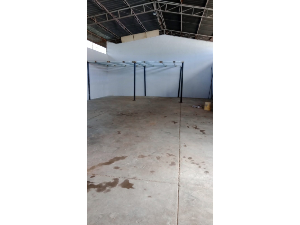 SE ALQUILA EXCELENTE BODEGA EN PUEBLO NUEVO -I.G. - 2