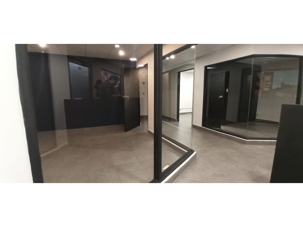 SE ALQUILA OFICINA EN BELLA VISTA ZONA BANCARIA -I.G. — foto 3