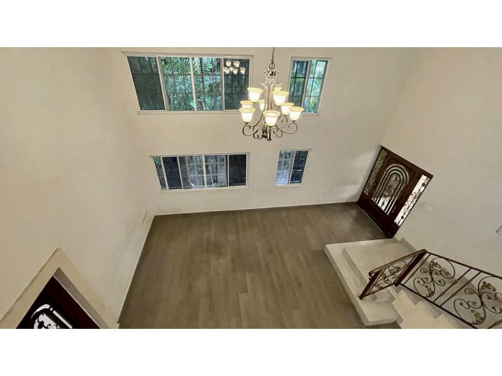 SE VENDE CASA CON PISCINA EN CONDADO DEL REY $697,500 - 4