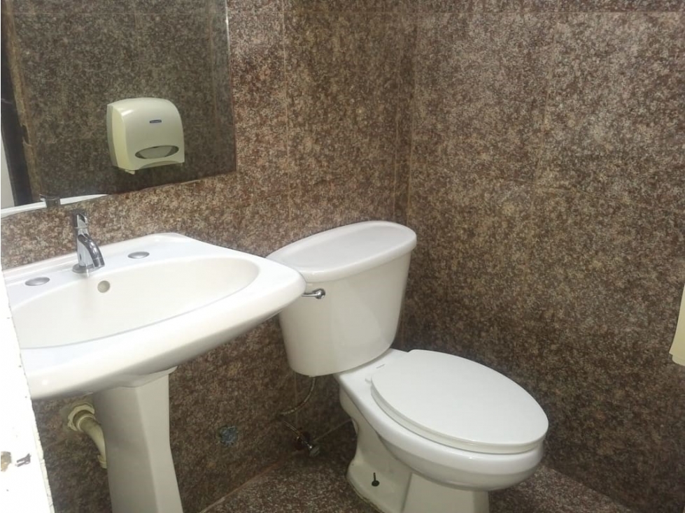 SE ALQUILA HERMOSA OFICINA EN CALLE 50 — foto 5
