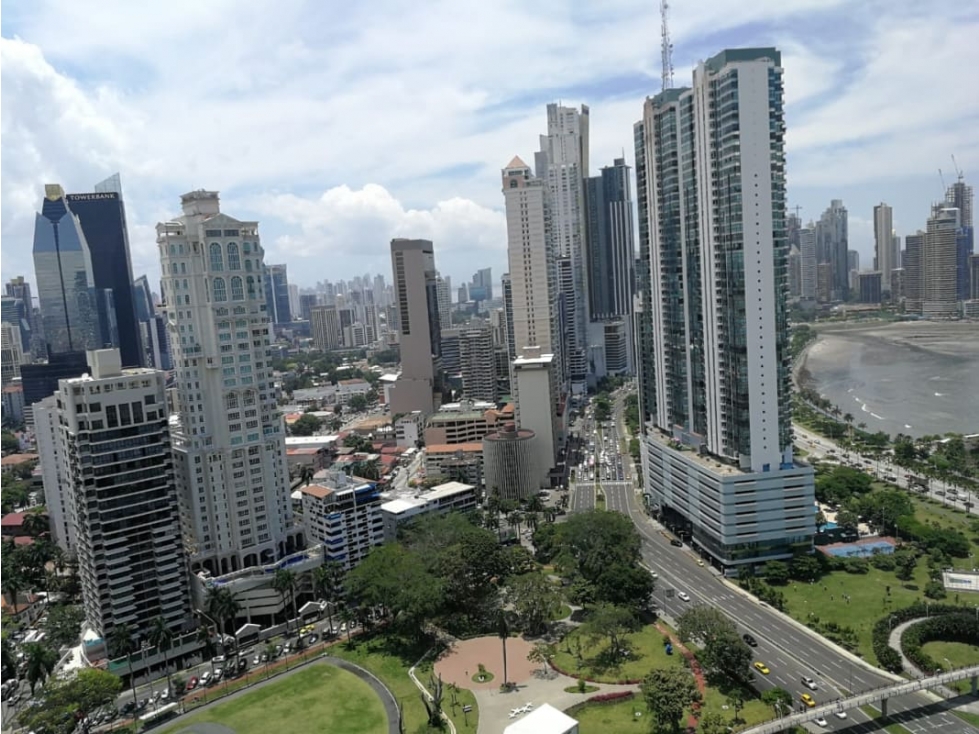 Alquilo apartamento amoblado en avenida balboa