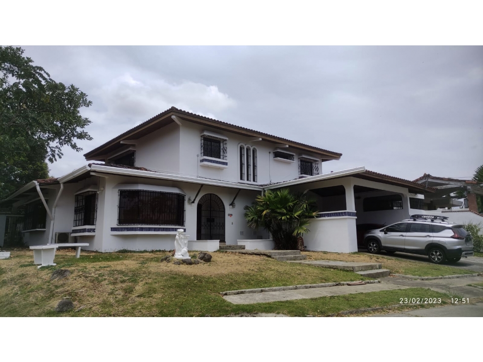 SE VENDE HERMOSA CASA EN LAS CUMBRES