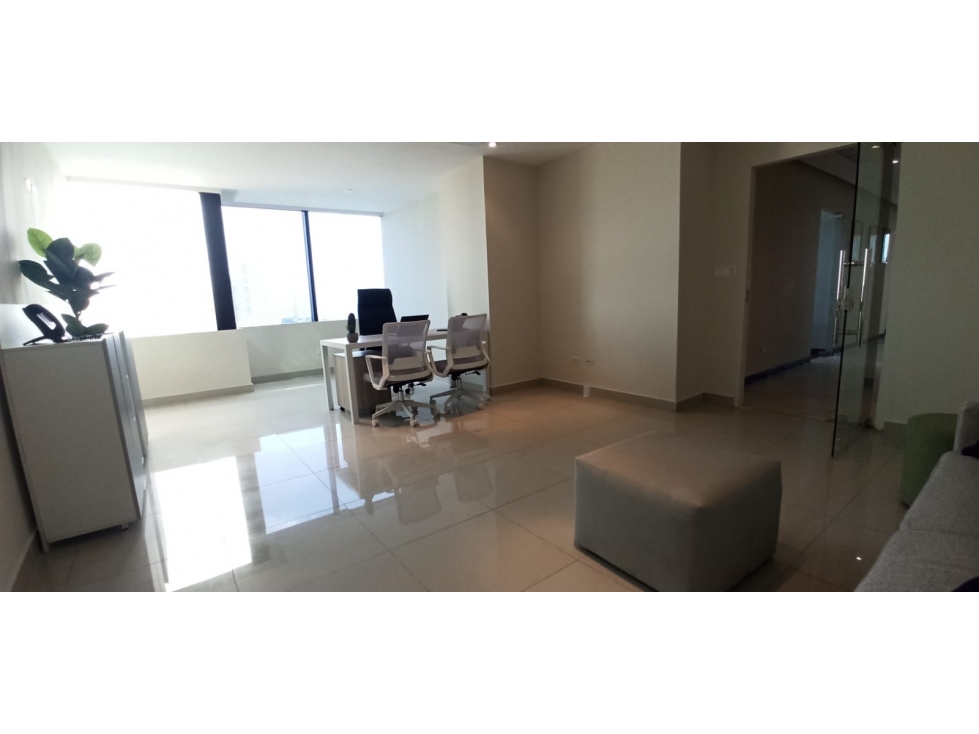 SE ALQUILA OFICINA EN CALLE 50, SERVICIOS INCLUIDOS!! — foto 6