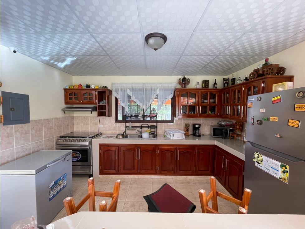 VENDO AMPLIA CASA DE 1466 MTS EN EL ROBLE $180.000!! - 3