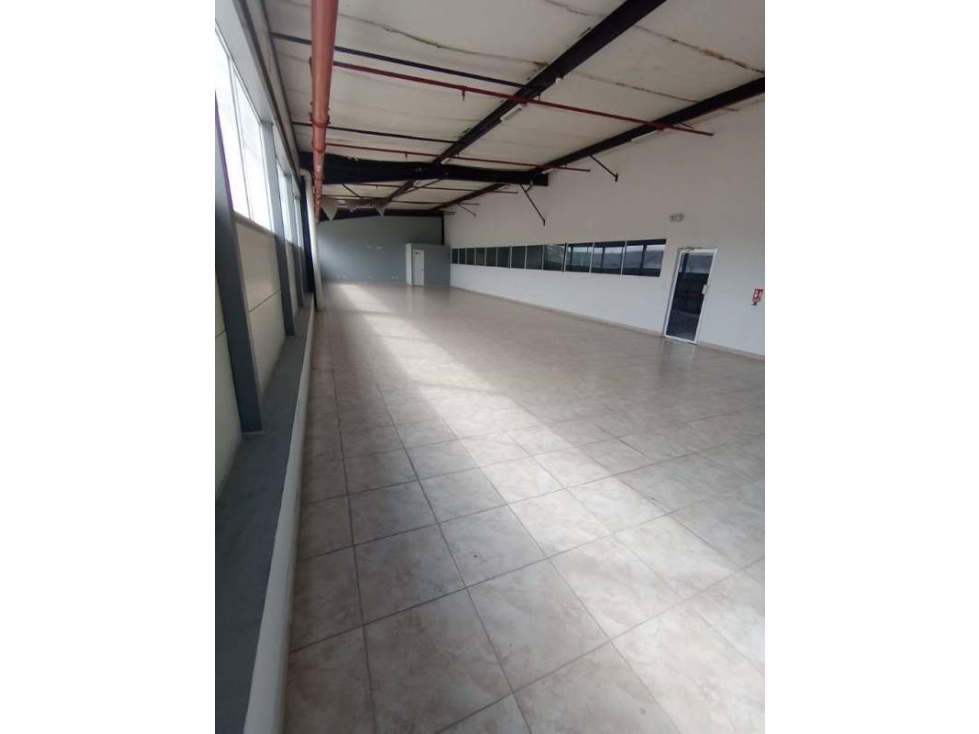 ¡¡SE VENDE !! Bodega Comercial en Las Mañanitas - 5
