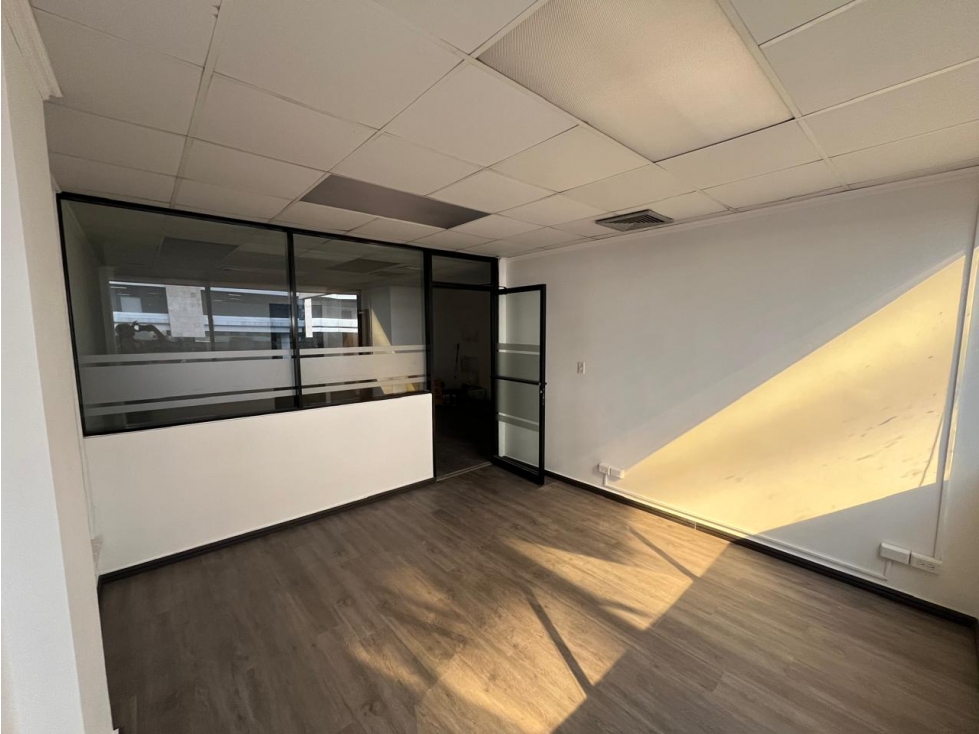 Se alquila Oficina 84.24 m² en Galerías Balboa