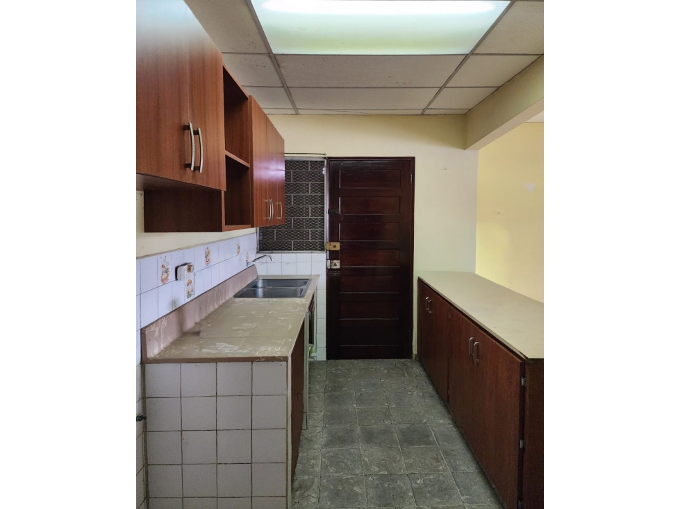 AMPLIA CASA EN VENTA CON PATIO EN ALTOS DE BETANIA — foto 5
