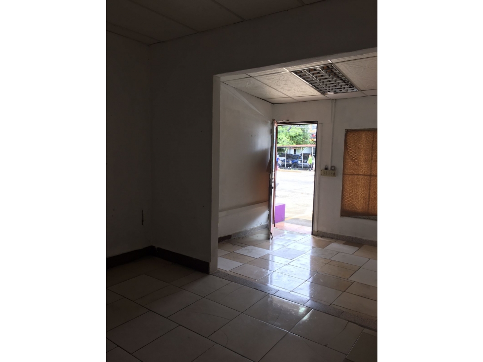 Se alquila Local Comercial en vista hermosa de 50 m2 $870