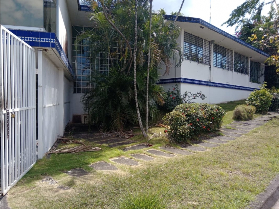 Se alquila casa comercial en Los Angeles 6 Rec $3,500