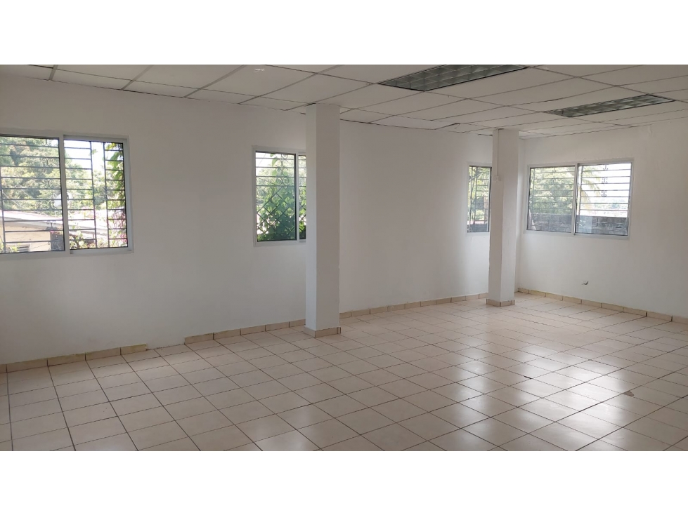 SE VENDE local comercial de 300m2 en San Miguelito $220,000 — foto 3