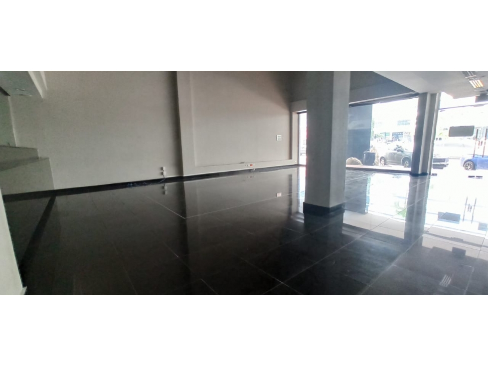 Se Alquilan dos Amplios Locales en Bethania cerca del Dorado Mall. — foto 6