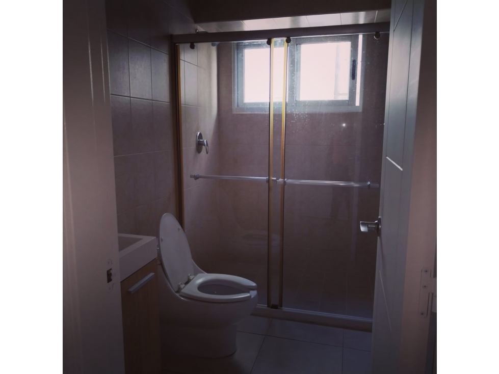 SE ALQUILA APARTAMENTO EN AV BALBOA DOBLE ALTURA L.BLANCA 4R FS 2539 — foto 6
