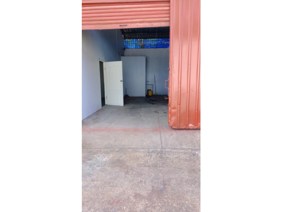 SE ALQUILA EXCELENTE BODEGA EN PUEBLO NUEVO -I.G. - 1