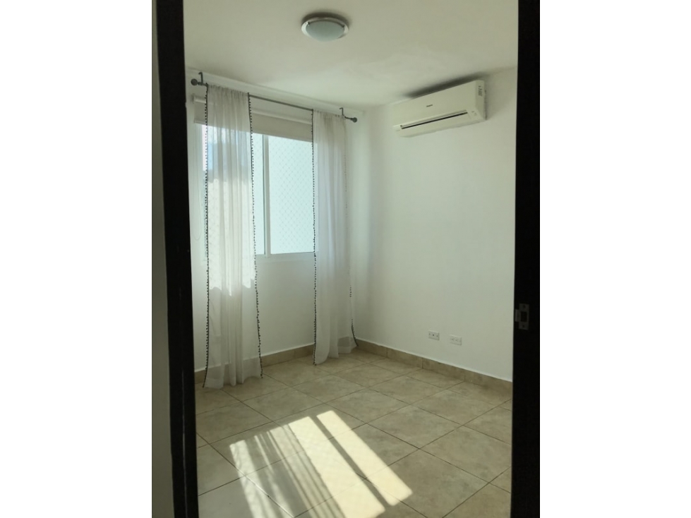 Alquilo extraordinario apartamento en via argentina ph kubic — foto 2
