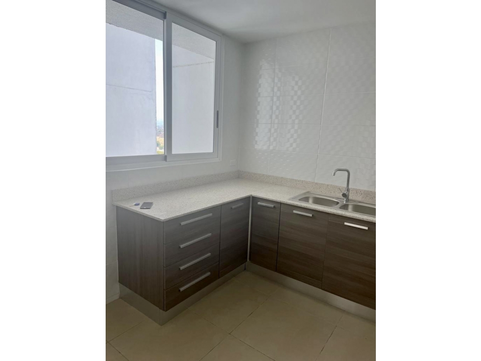ALQUILO HERMOSO APARTAMENTO EN CONDADO DEL REY $1,600 — foto 3