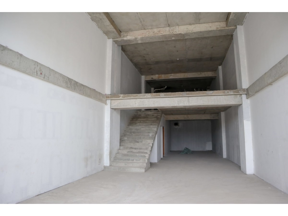 SE ALQUILA LOCAL CON MEZZANINE PLANTA BAJA EL DORADO JG