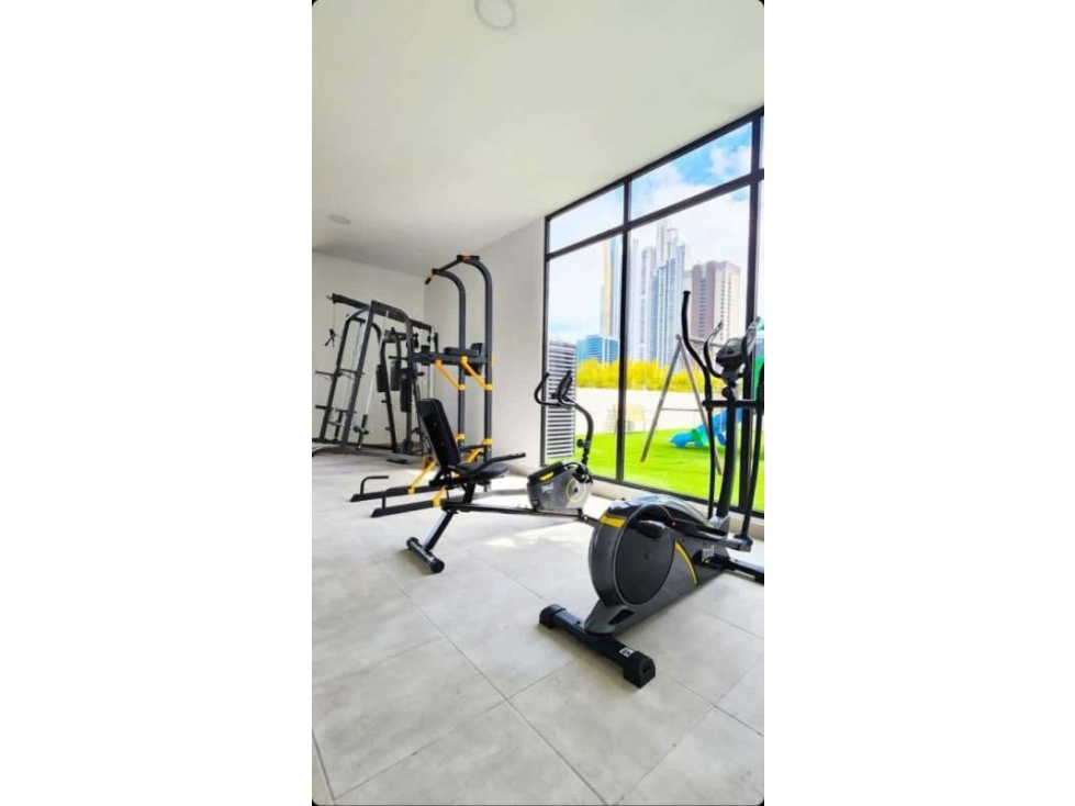 SE ALQUILA CENTRICO Y LUJOSO APARTAMENTO — foto 6