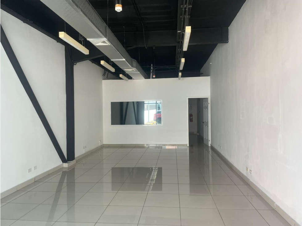 Local con excelente ubicación y visibilidad - Bella Vista - 200 mt2 — foto 2