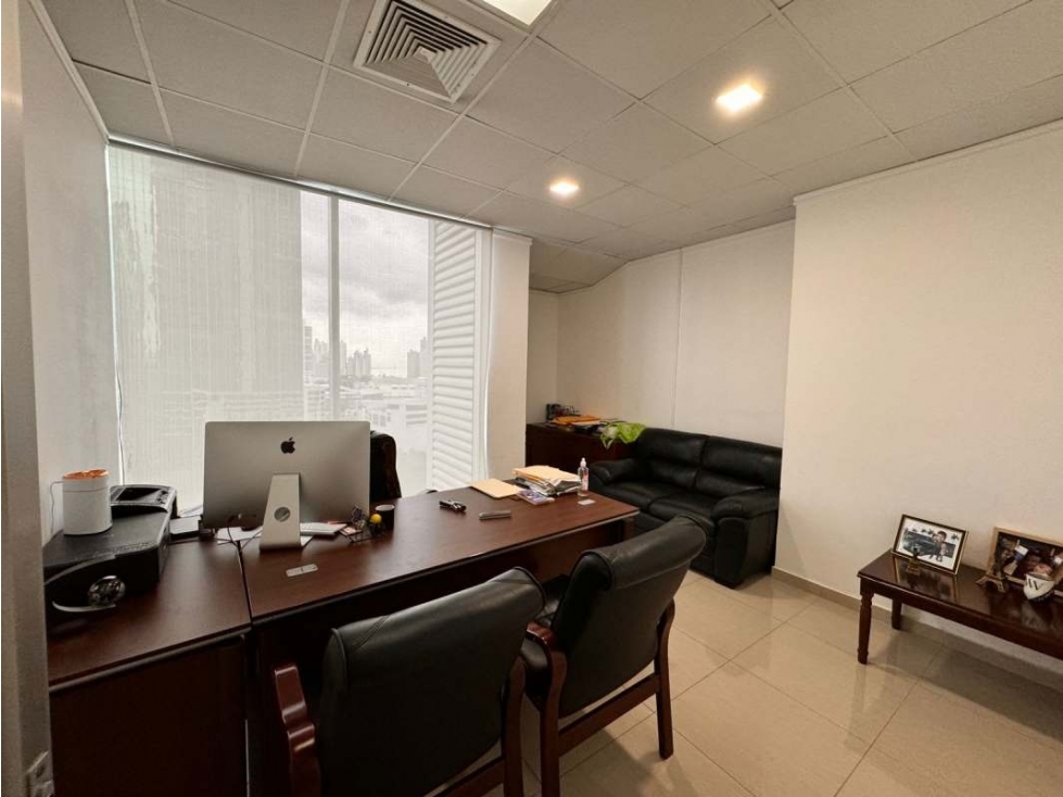 Alquiler de oficina en Calle 50 excelente ubicación - $1,300