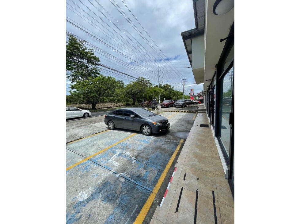 Alquiler de local en esquina con excelente visibilidad en Santa Elena — foto 3