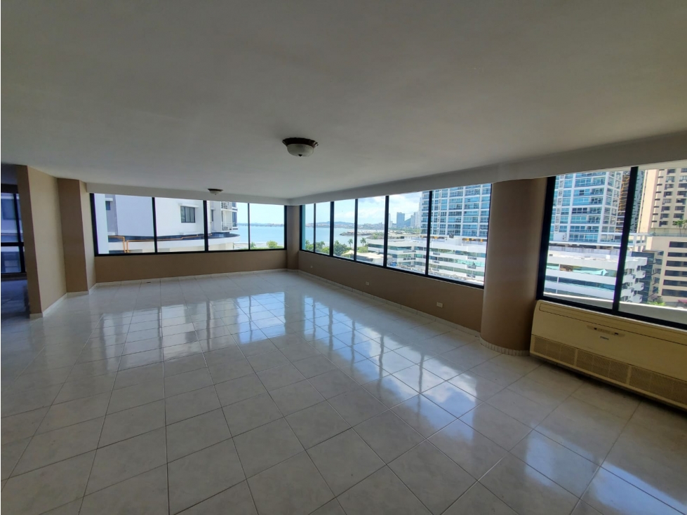 SE ALQUILA HERMOSO PENTHOUSE CON VISTA AL MAR