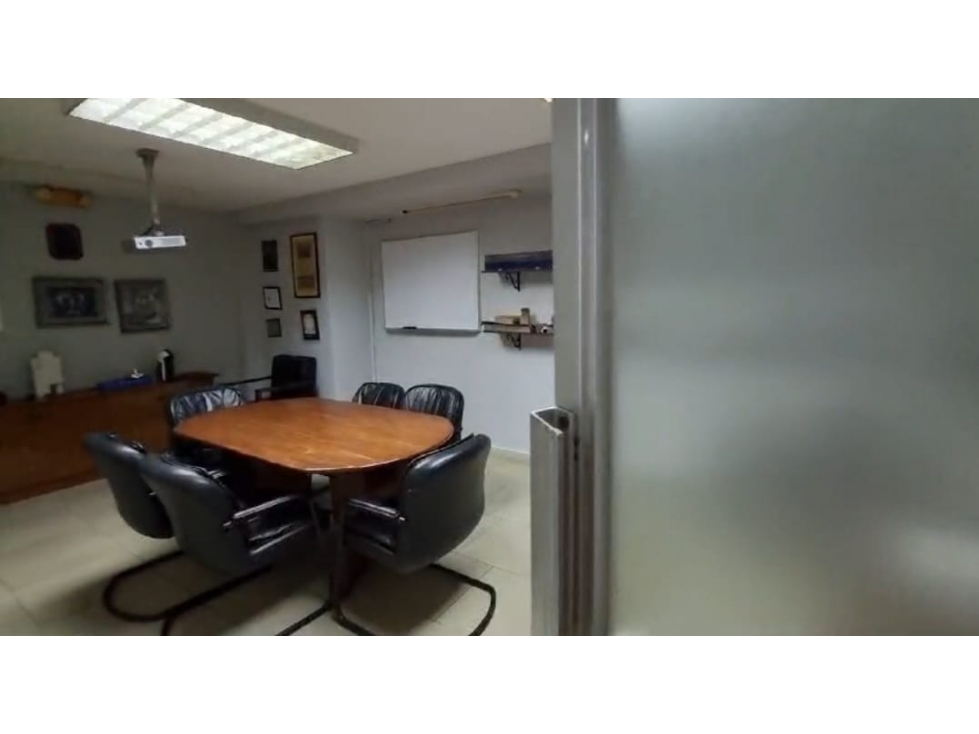 VENDO LOCAL COMERCIAL EN AVENIDA SANTA ELENA! — foto 4
