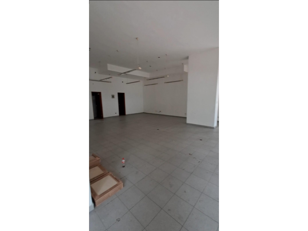 SE ALQUILAN LOCALES COMERCIALES EN VIA ARGENTINA — foto 4