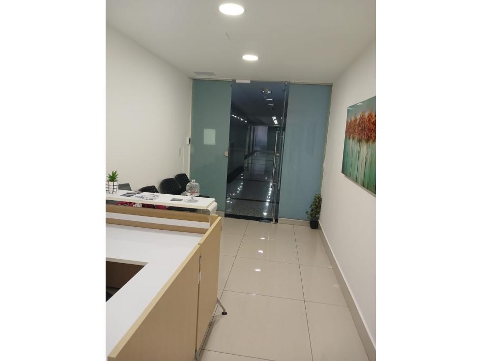 SE ALQUILA OFICINA EN AVENIDA BALBOA