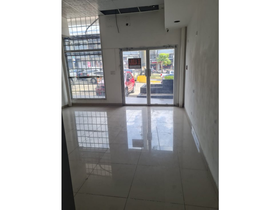 Se alquila local comercial en av. principal $1100 - 2
