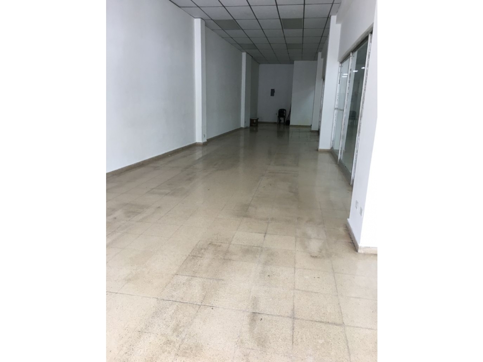 Se alquila local comercial en Calidonia de 89 m2 $1400 — foto 4