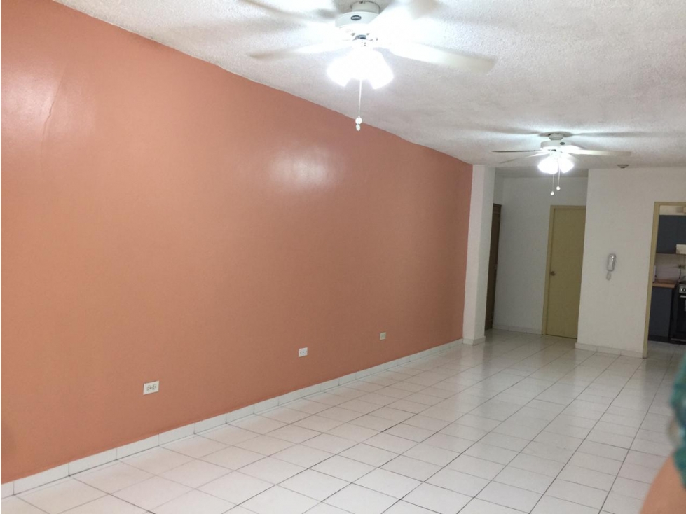 Se alquila apartamento vacío en en Juan Pablo $650