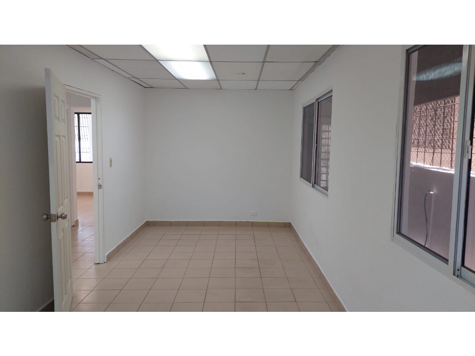 SE VENDE local comercial de 300m2 en San Miguelito $220,000 — foto 4