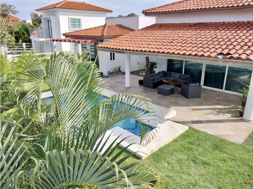 SE VENDE CASA CON PISCINA EN PLAYA MALIBU $230,000