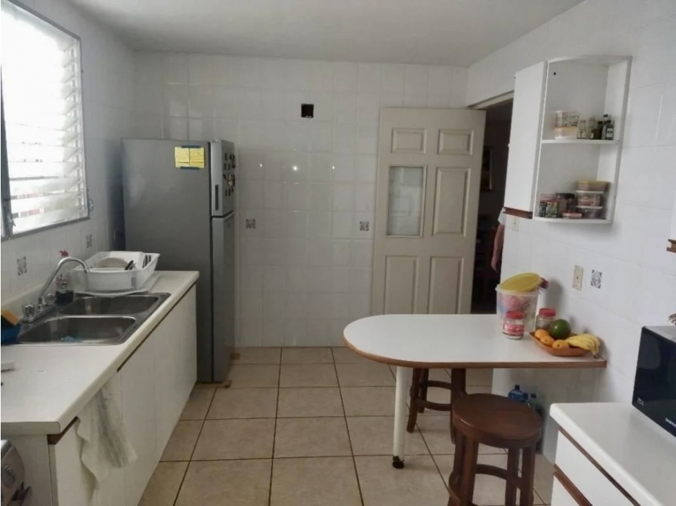 SE VENDE CASA CON PISCINA EN BRISAS DEL GOLF $275,000 - 3