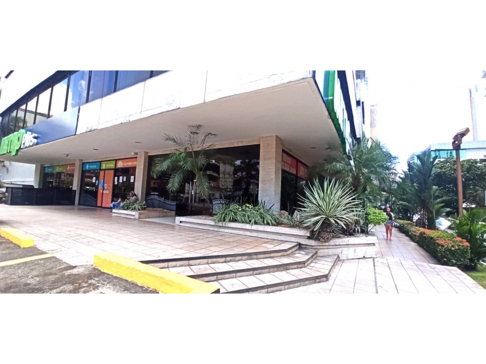 SE ALQUILA LOCAL ESQUINERO >>ZONA BANCARIA<<