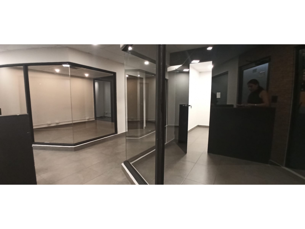 SE ALQUILA OFICINA EN BELLA VISTA ZONA BANCARIA -I.G. — foto 4