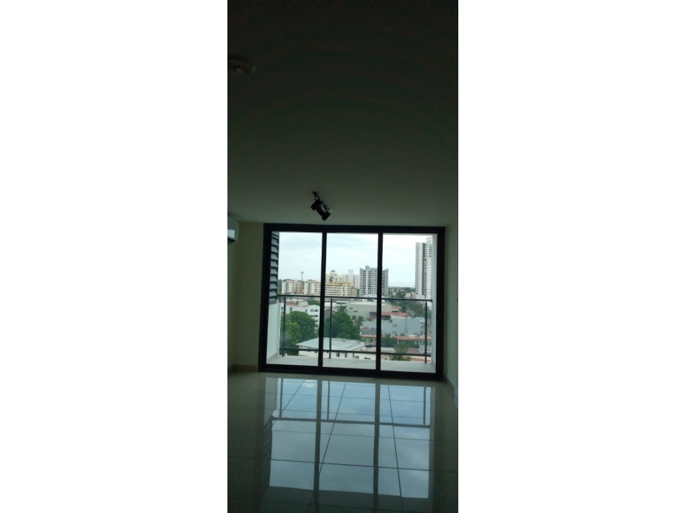 Alquilo extraordinario apartamento en parque lefevre