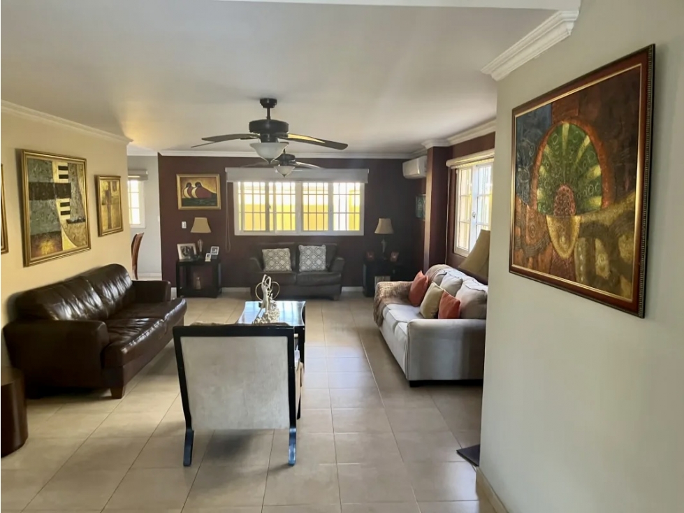 SE VENDE HERMOSA Y AMPLIA CASA EN RAINFOREST VILLAS $470,000 — foto 2