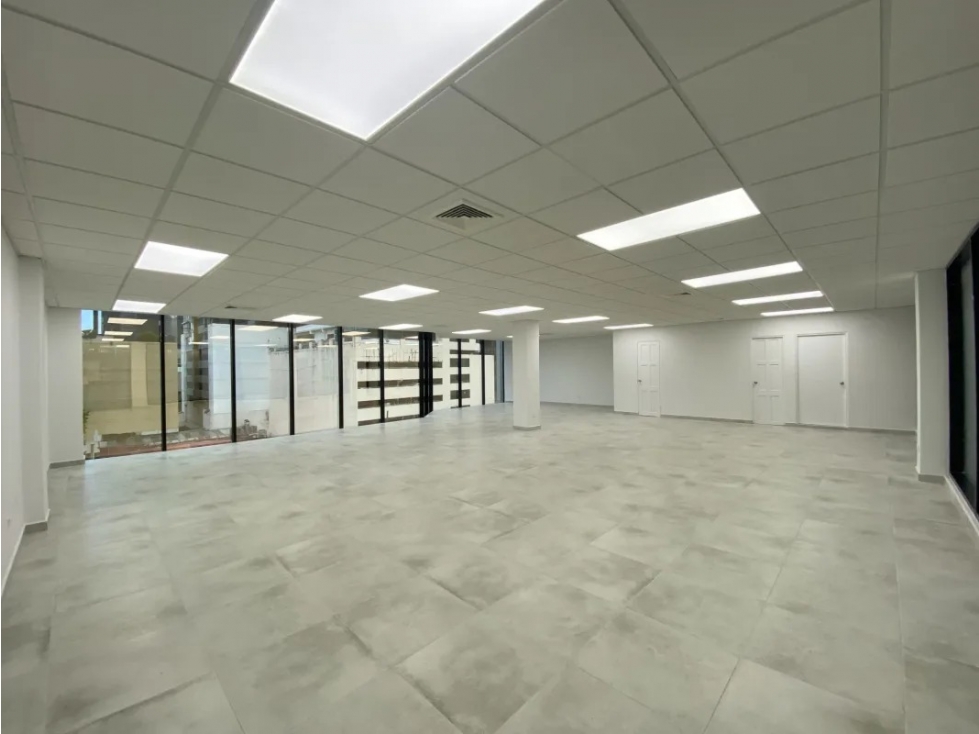 Se Alquila Oficina 140 mts centralísima en Obarrio $1,690,oo — foto 2