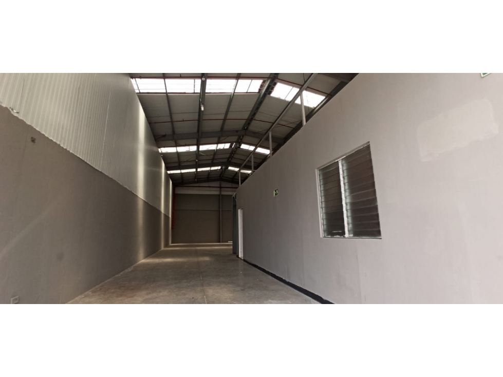 SE ALQUILA BODEGA EN AVE CINCUENTENARIO | LISTA PARA OCUPAR - 2
