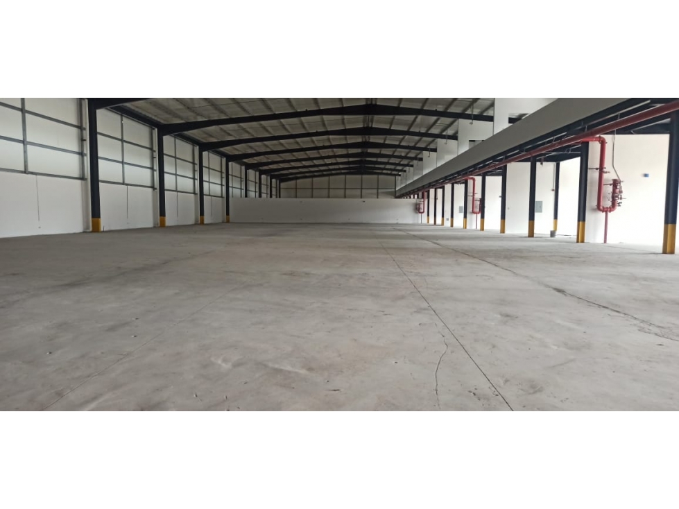 SE VENDE O SE ALQUILA BODEGA EN JUAN DIAZ >>2000MT2 — foto 3