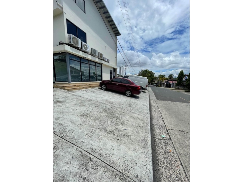 Alquiler de local en esquina con excelente visibilidad en Santa Elena — foto 4