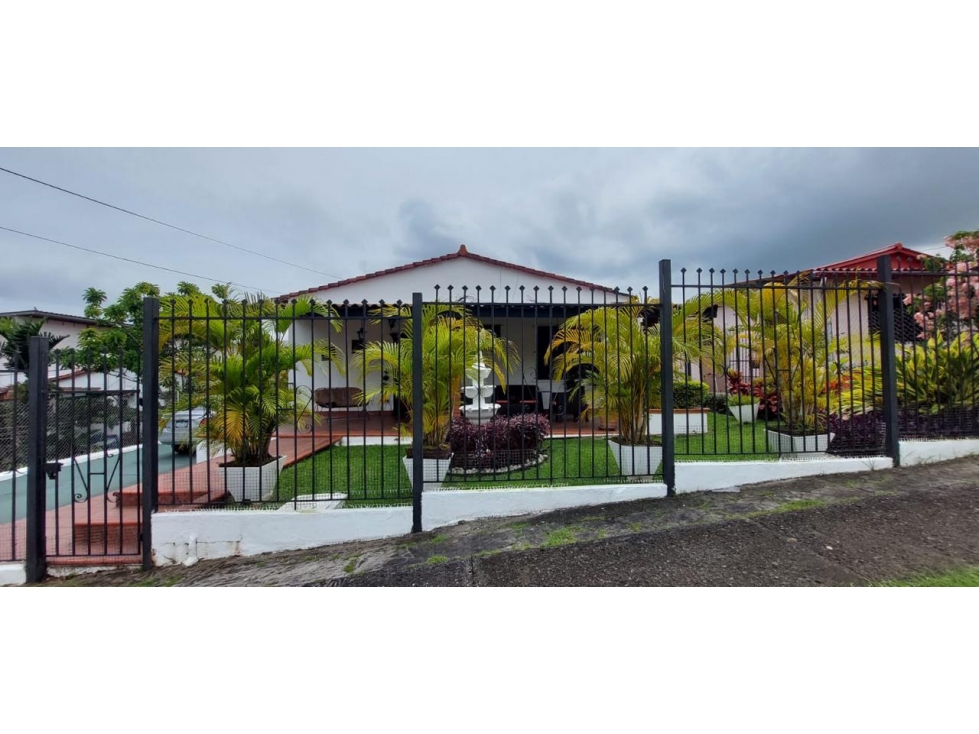 VENDO AMPLIA CASA DE 2 PISOS EN MIRAFLORES $420.000!!!