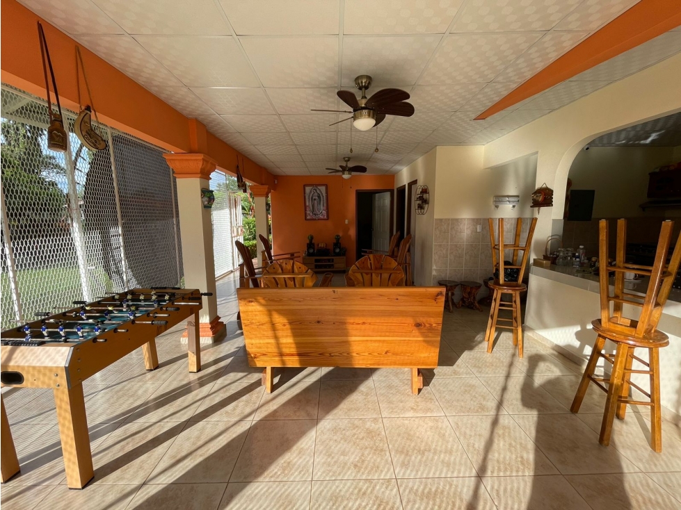 VENDO AMPLIA CASA DE 1466 MTS EN EL ROBLE $180.000!! - 2