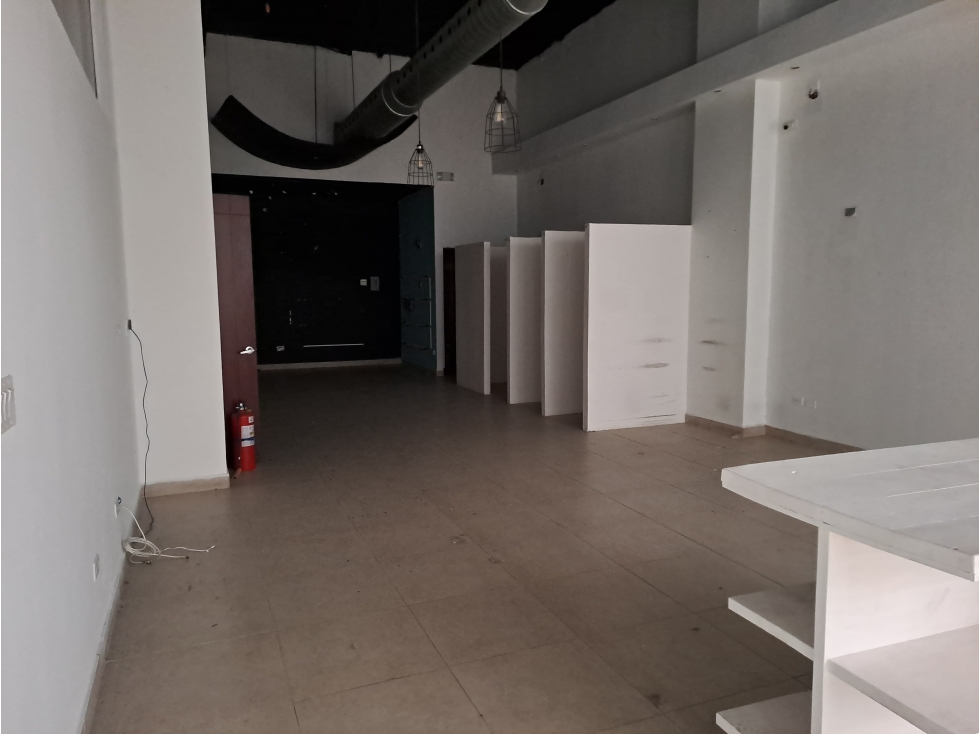 SE ALQUILA LOCAL COMERCIAL EN BELLA VISTA — foto 2
