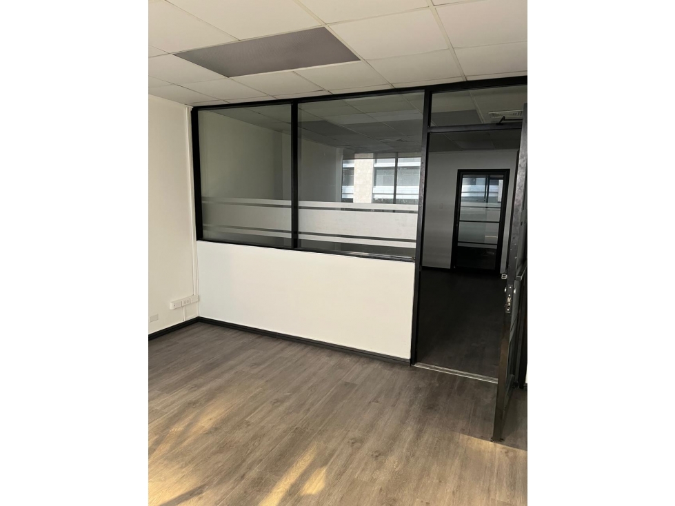 Se alquila Oficina 84.24 m² en Galerías Balboa — foto 3