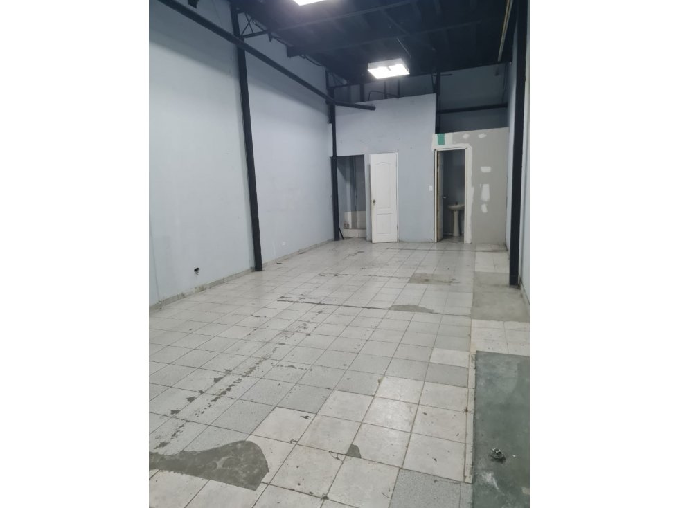 Se alquila local comercial en av. principal $1100 - 3